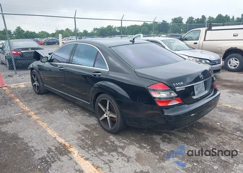 2008 Mercedes-Benz S 550 z USA, uszkodzony, nr VIN WDDNG71X08A166813